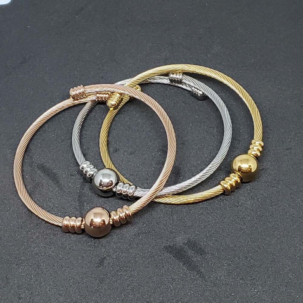 Stainless steel set of bracelets